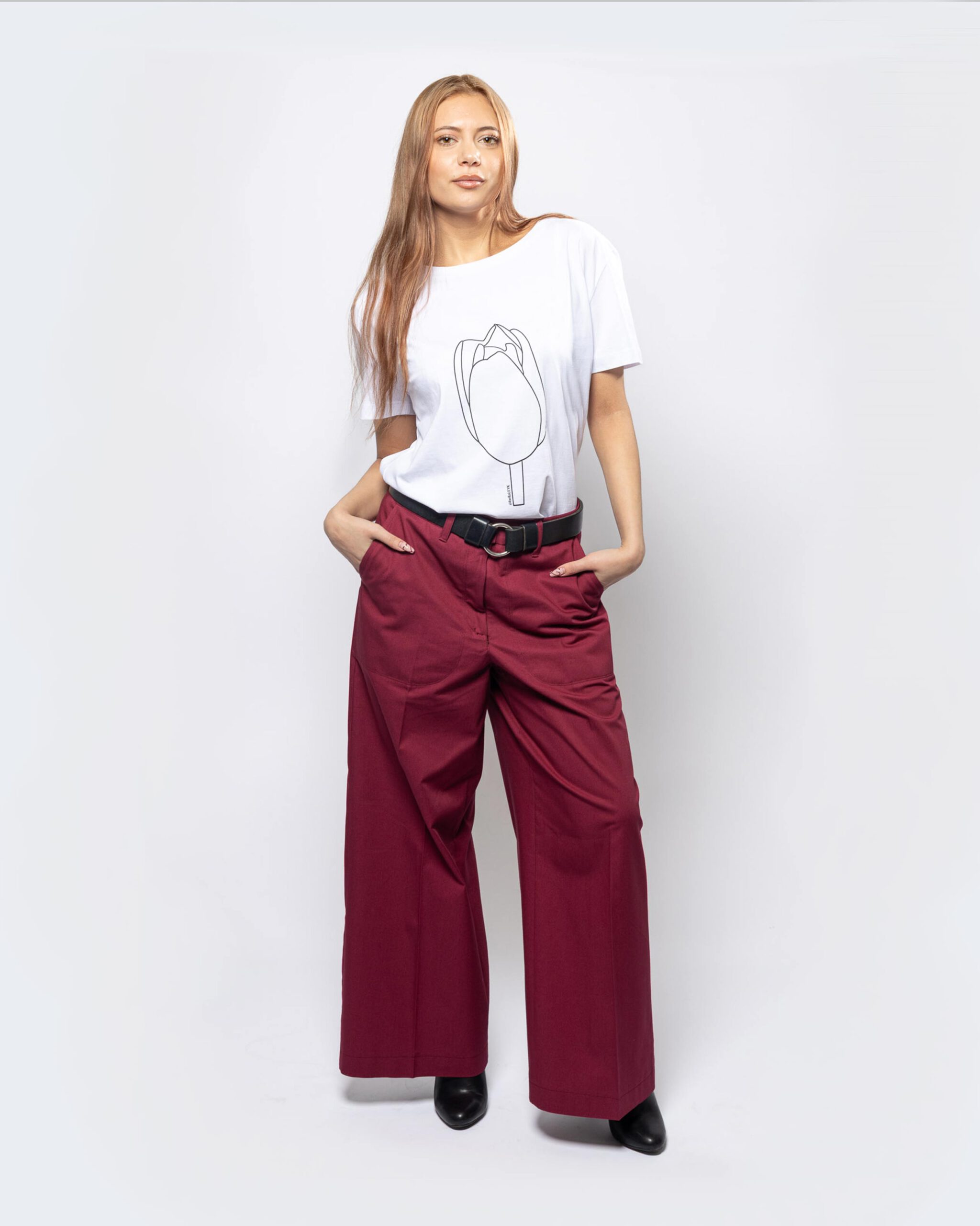 bellaLEYK Produtkbild weinrote Culotte an einem Modell